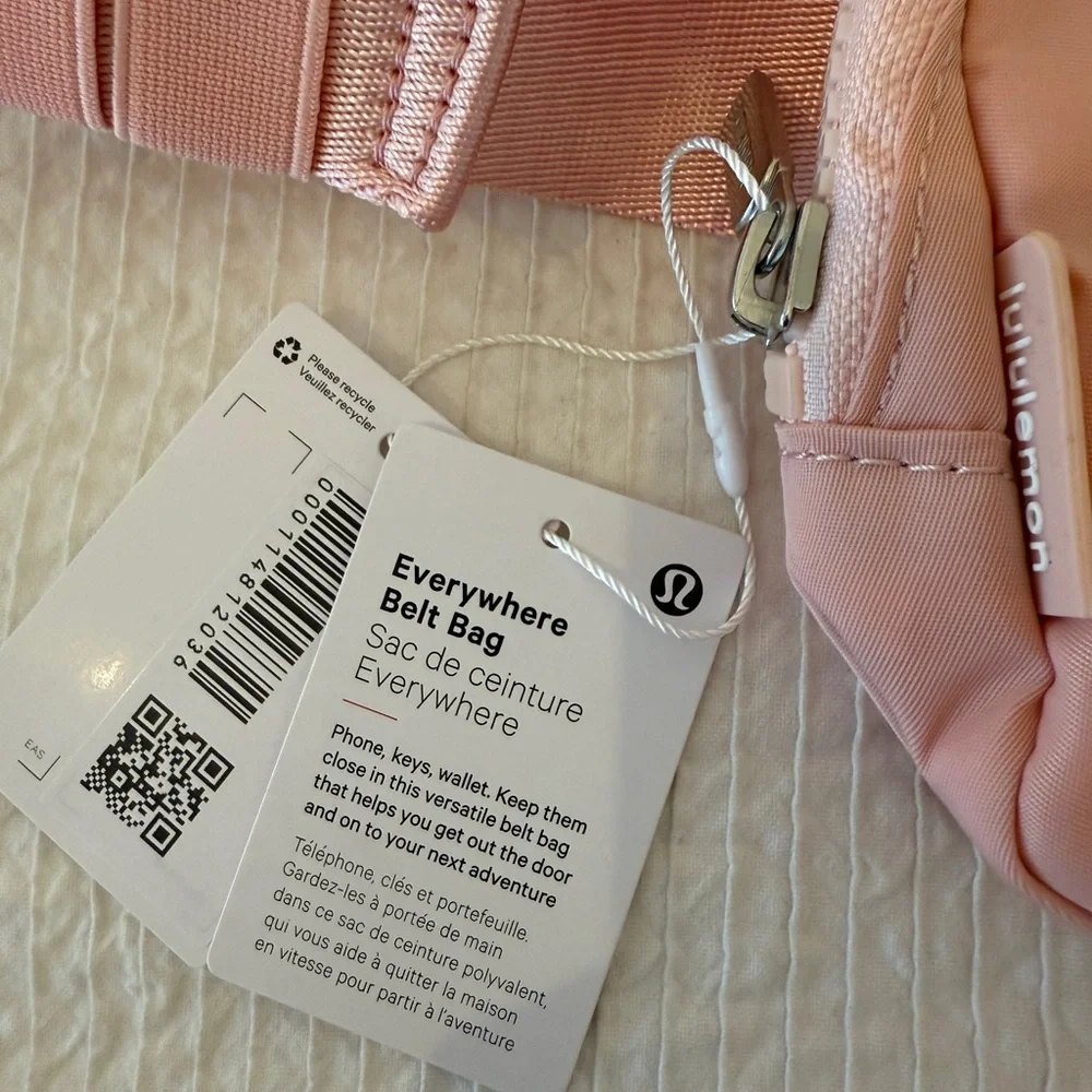 ** NWT ** Lululemon Everywhere Belt Bag in DECO PINK - Picture 3 of 6